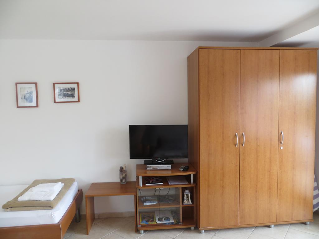 Apartment Sara Njivice Eksteriør billede
